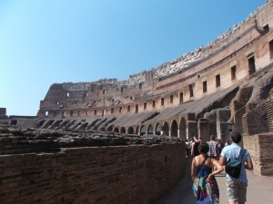 Passe horas admirando o Coliseu. Vale a pena!